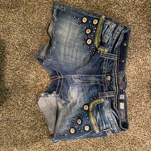 Embroidered Miss me jean shorts! Super cute with great stretch